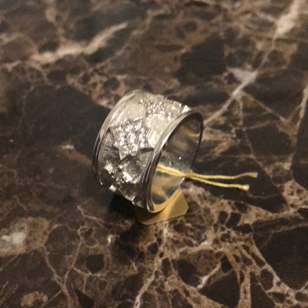Silver band ring - Picture 2 of 3